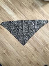 Trachten Halstuch, 120x80x80 cm,  braun, schwarz, Blumenmuster, Oktoberfest