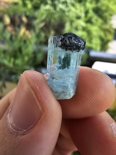 Aquamarin mit schörl turmalin - aquamarin,