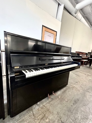 Yamaha upright piano - upright,