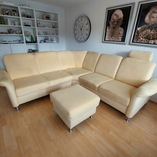 Ecksofa gebraucht, gelb 240 x 240 cm mit Hocker 60 x 60 cm, Stoff Alcantara.