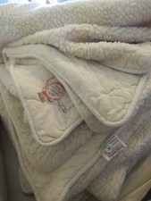 Zwei Lammflor-Reform-Gesundheitsdecken ca. 2 x 1,25 m  gereinigt, Schurwolle