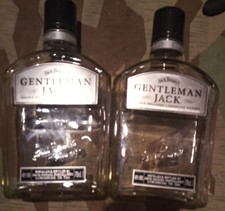 Leere flaschen jack daniels - flaschen,