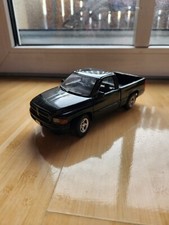 Dodge RAM 2. Generation; 1:26; Maisto; schwarz; unbespieltes Vitrinenmodell