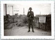 Wehrmacht bewacht Militärischen Sicherheitsbereich in Belgien - WK2 Foto 9x6cm