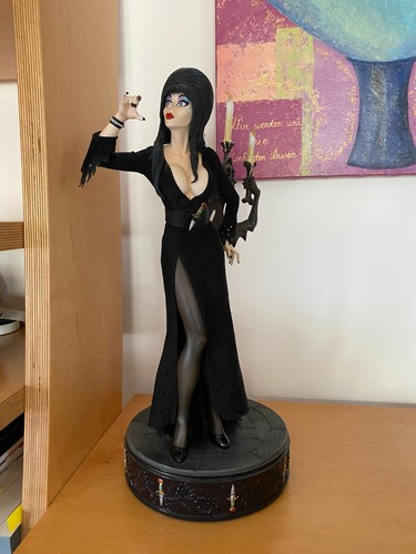 Sideshow elvira premium - elvira, format