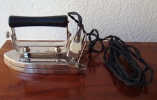17❚ kleines antikes elektrisches Bügeleisen, 30er bis 50er Jahre, 110/220 Volt