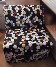 Gästebett mit Bezug und