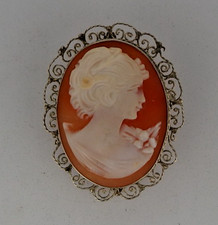 Brosche/Anhänger mit Muschel