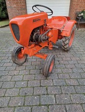 Traktor Hakotrac T8  schlepper