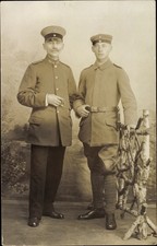 Foto Ak Zwei deutsche Soldaten in Uniformen, Standportrait,... - 10237597