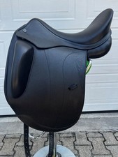 Equiline Dressursattel E9 17"