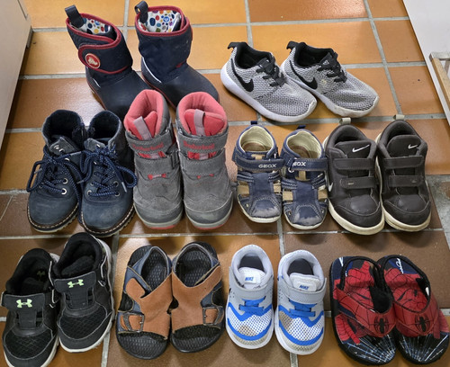 Paar kinderschuhe nike - 10,