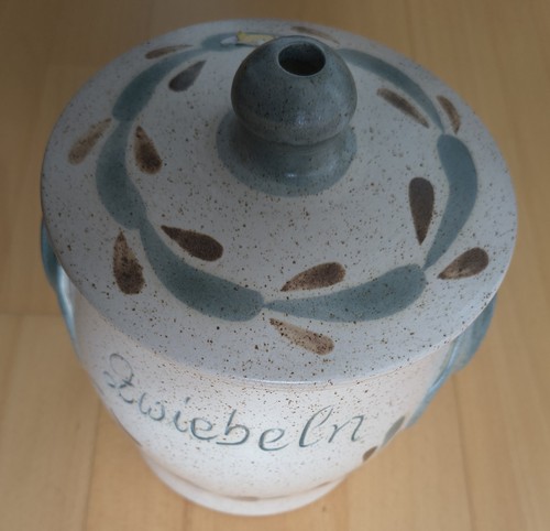 Zwiebeltopf aus keramik - aus,