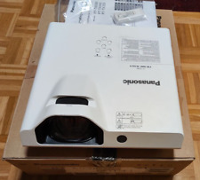 Panasonic TW 380 Ultradistanz Beamer Projektor in OVP  1280 x 800 WXGA, 3.300 AN