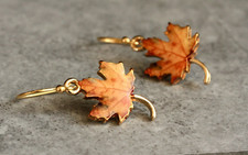 Blatt Ohrringe Ahorn Emaille