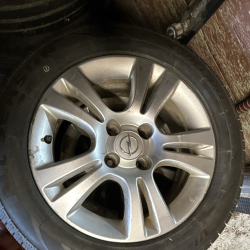 Ganzjahresreifen 185 65r15 - 4,