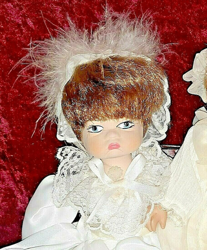 Alte puppe aus sammlung - puppe,