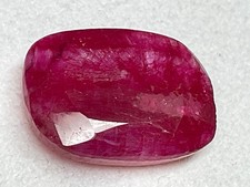 Edelstein Rubin rot Roh  / CN