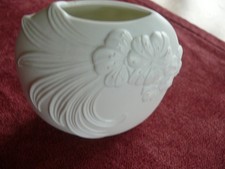 Kaiser Porzellan Vase Nr. 738 – Bisquitporzellan, Weiß, Blumendekor, W. Germany