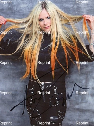 Avril lavigne canadian singer - avril,