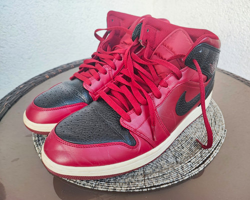 Nike air jordan mid - air,