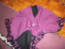 Umhängeschal/poncho von desigual in lila schwarz neuwertig nie getragen top