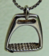 KETTENANHÄNGER PFERDE STEIGBÜGEL PFERDEANHÄNGER 835 SILBER GEBRAUCHT