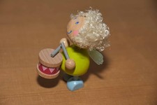 Kleiner HABA Holzengel mit Trommel , handbemalt