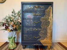 Ein luxuriöser Designer-Kommode, dekoriert mit Blattgold 100x64x40 cm,