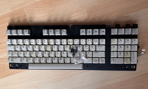 Commodore c128 mitsumi - commodore,