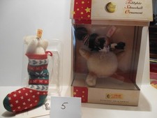 2 Steiff Ornamente "Schneeball" und Teddy in bunter Socke, 11 u. 8 cm