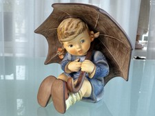 Hummel Figur 152/0B. Geborgen