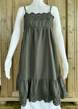 Kleid, Trägerkleid, Sommerkleid, Khaki/Grün, Gr. 36, Bordüre, Rüschen, KiK, neu