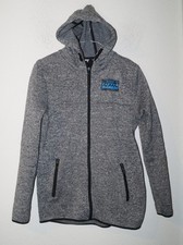 graue Kapuzensweatjacke