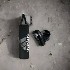 Adidas Boxsack gefüllt 18 Kg inkl. Handschuhe (beides wie neu)