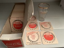 Coca Cola Goldrand Glas 0,3 l 1976  140 Bierdeckel  Drudel Fragen Quiz Werbung
