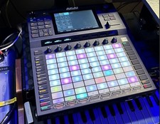 Top AKAI Force mit Decksaver Groovebox Sampler Synthesizer MPC