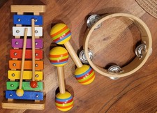 Musikinstrumente aus Holz für