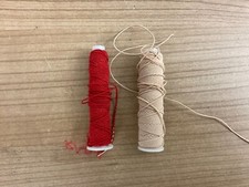 2 Rollen Nähgarn Nähmaschine  Nähfaden rot und beige - siehe Foto