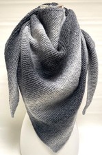 Handgestricktes Tuch Dreieckstuch Schal Handarbeit  grau - Verlauf Neu