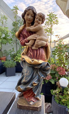 Holzfigur. Heilige  Maria mit