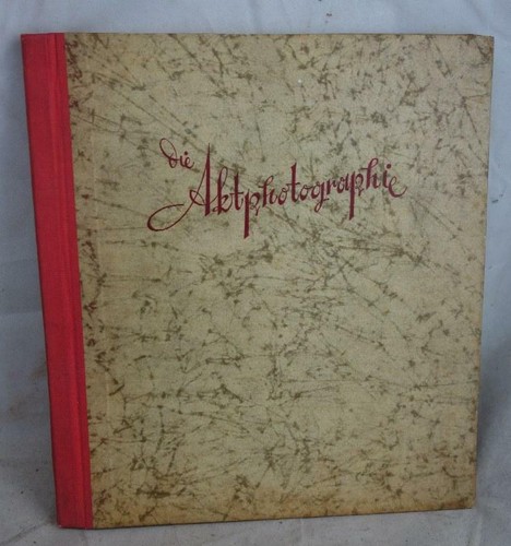 Altes buch die - buch, aktphotographie