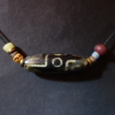 Excellent: Alte Amulett-Kette aus Nepal mit gutem "9-Augen" Achat-DZI