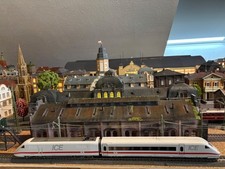 Märklin H0 ICE 2 Digital mit ICE Steuerwagen 2-Klasse und Trafo 32 VA