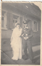 Luftwaffe Offizier mit grimmige Braut 2WK Hochzeitsfoto
