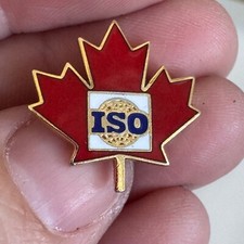 Vtg Canada ISO Pin Red Maple