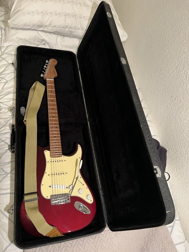2004 fender strat burgundy - 2004,