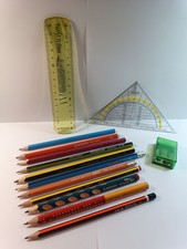 Bleistifte, Lineal, Spitzer, Geodreieck (siehe Bilder)