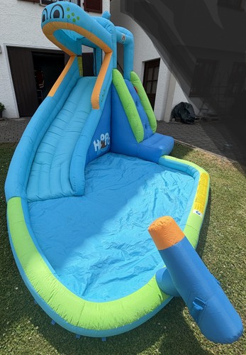 Hüpfburg mit wasserrutsche - mit,