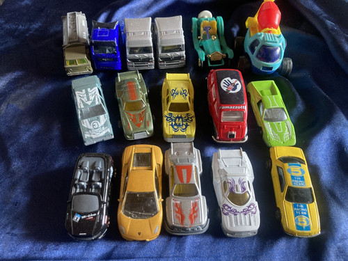 Verschiedene spielzeugautos - verschiedene,